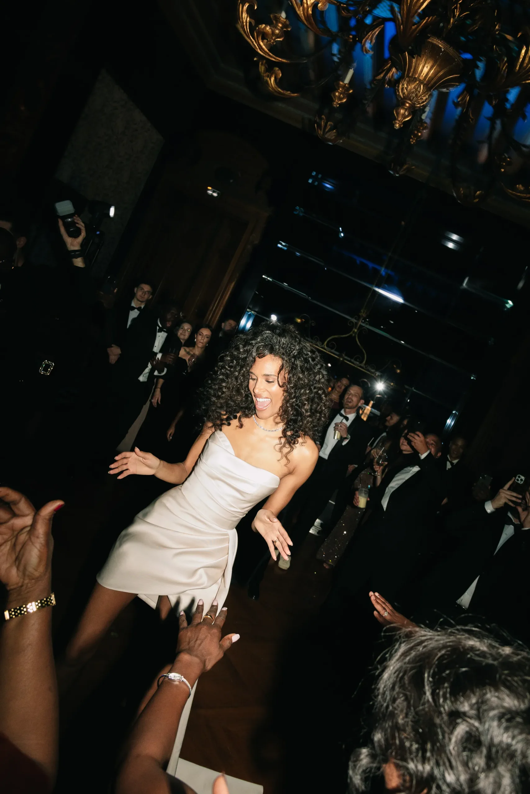 Ο γάμος της Cindy Bruna ήταν μια ωδή στις ρίζες της-8