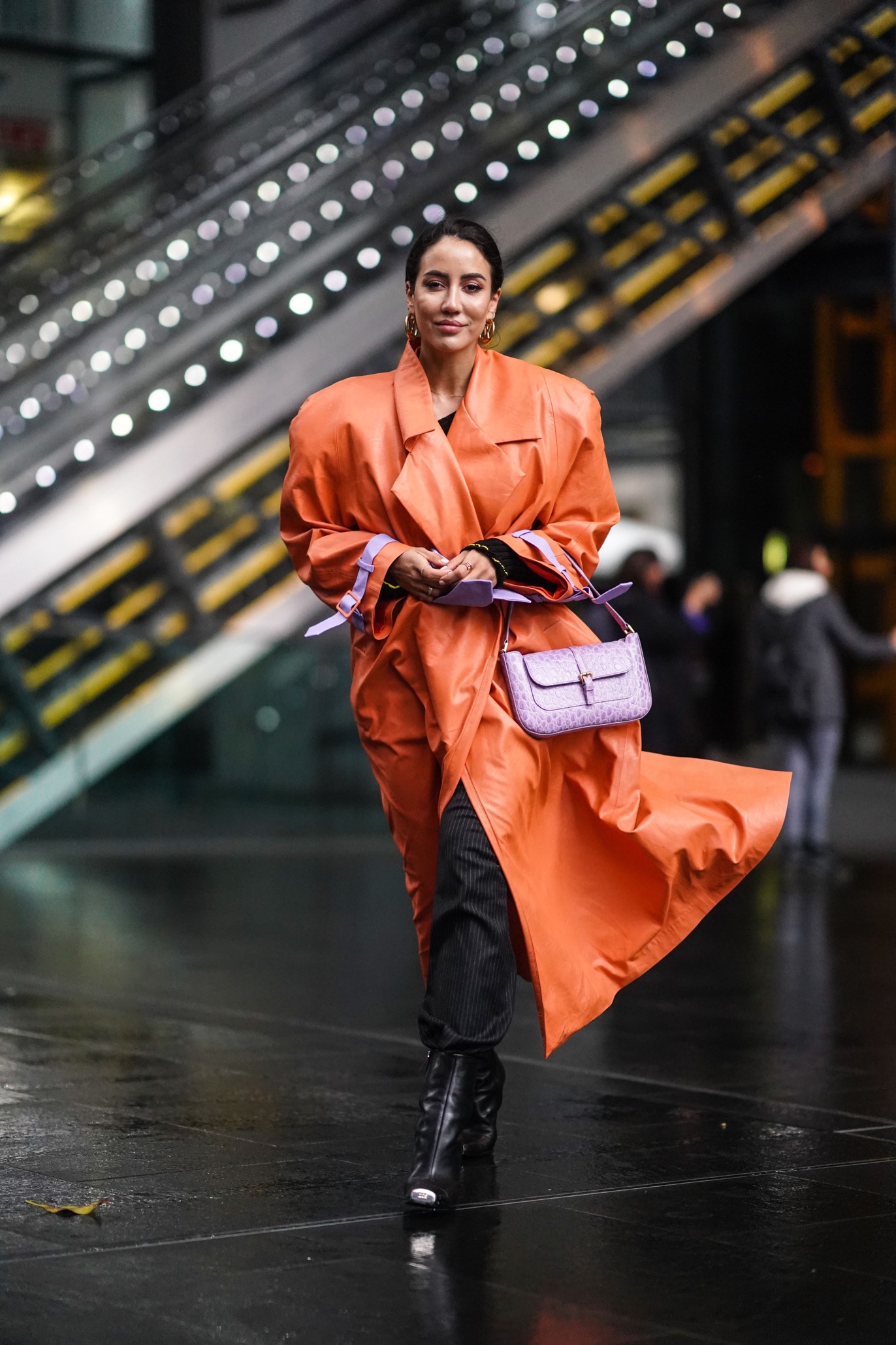 Δερμάτινη καπαρντίνα: Τα πρώτα πανωφόρια της άνοιξης είναι εδώ-1