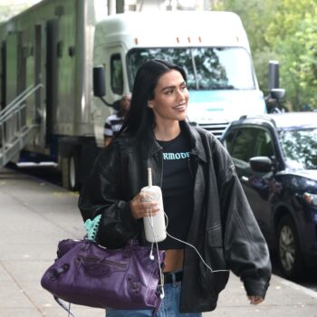 leather-jacket-και-τζιν-παντελόνι-ο-parisian-chic-συνδυασμός-387129