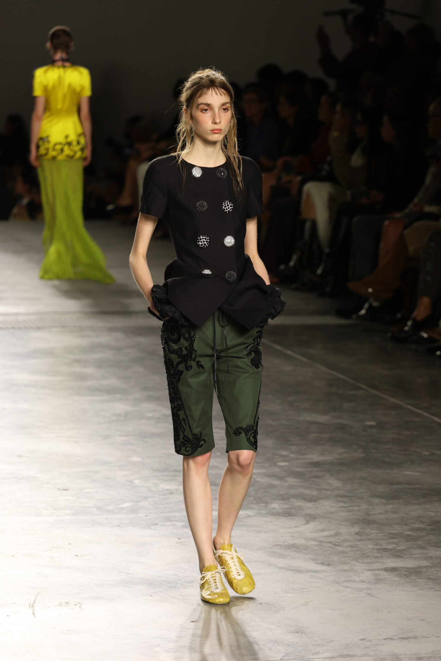 Κίτρινα παπούτσια: Η τάση της άνοιξης 2026 που αλλάζει το καθημερινό στυλ-1