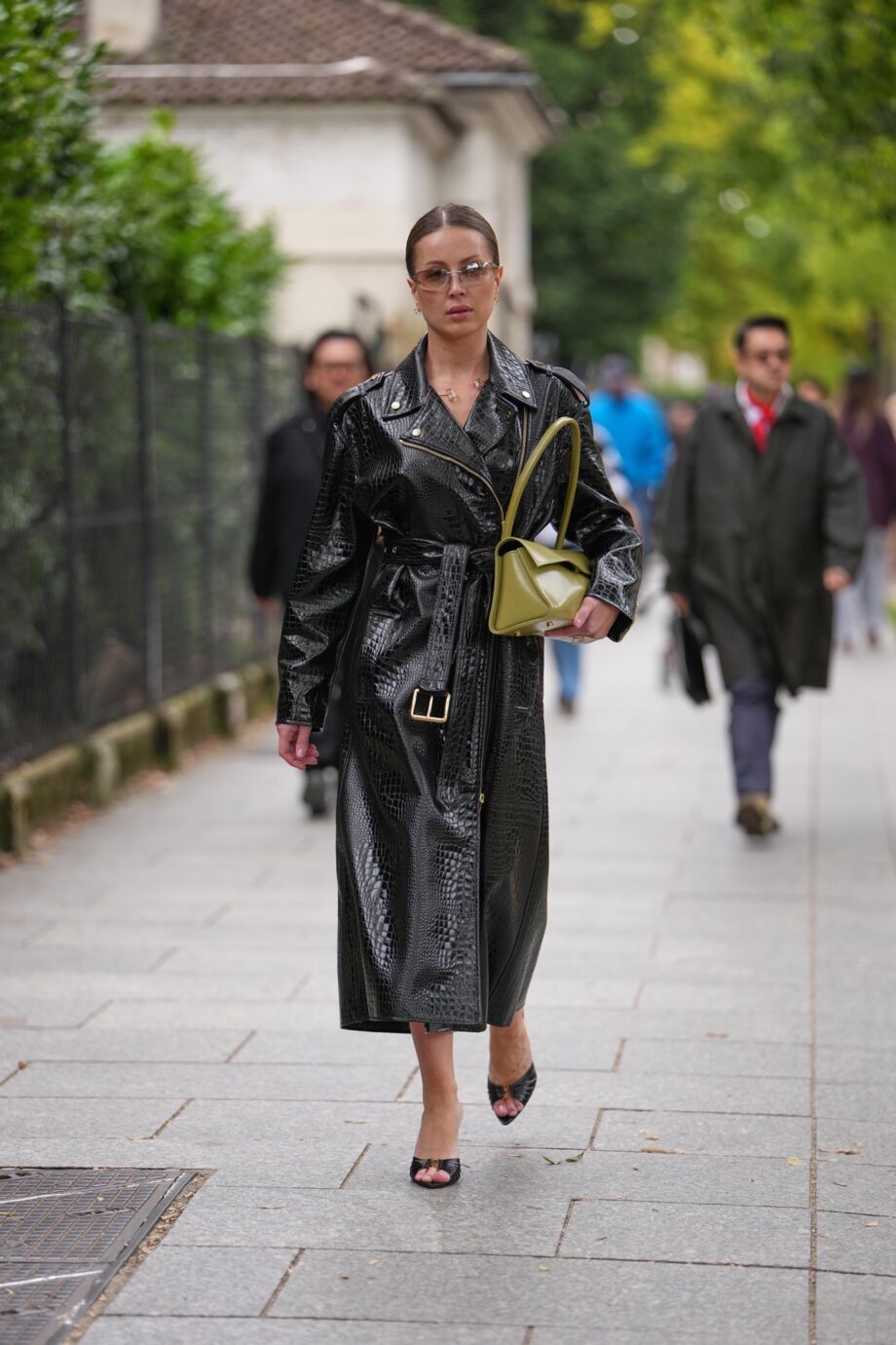 δερμάτινη-καπαρντίνα-τα-πρώτα-πανωφό-388708