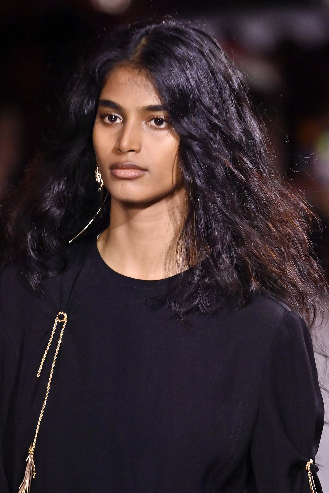 Τα 3 (απροσδόκητα) λάθη που κάνω όταν λούζω τα μαλλιά μου, σύμφωνα με μια ειδικό-1