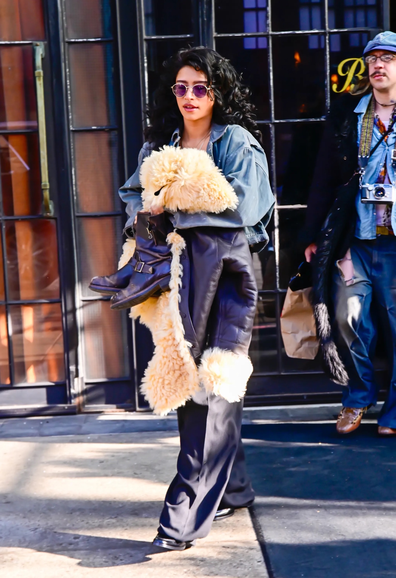 11 look που αποδεικνύουν πως η ηθοποιός Odessa A’zion είναι το νέο it girl-10