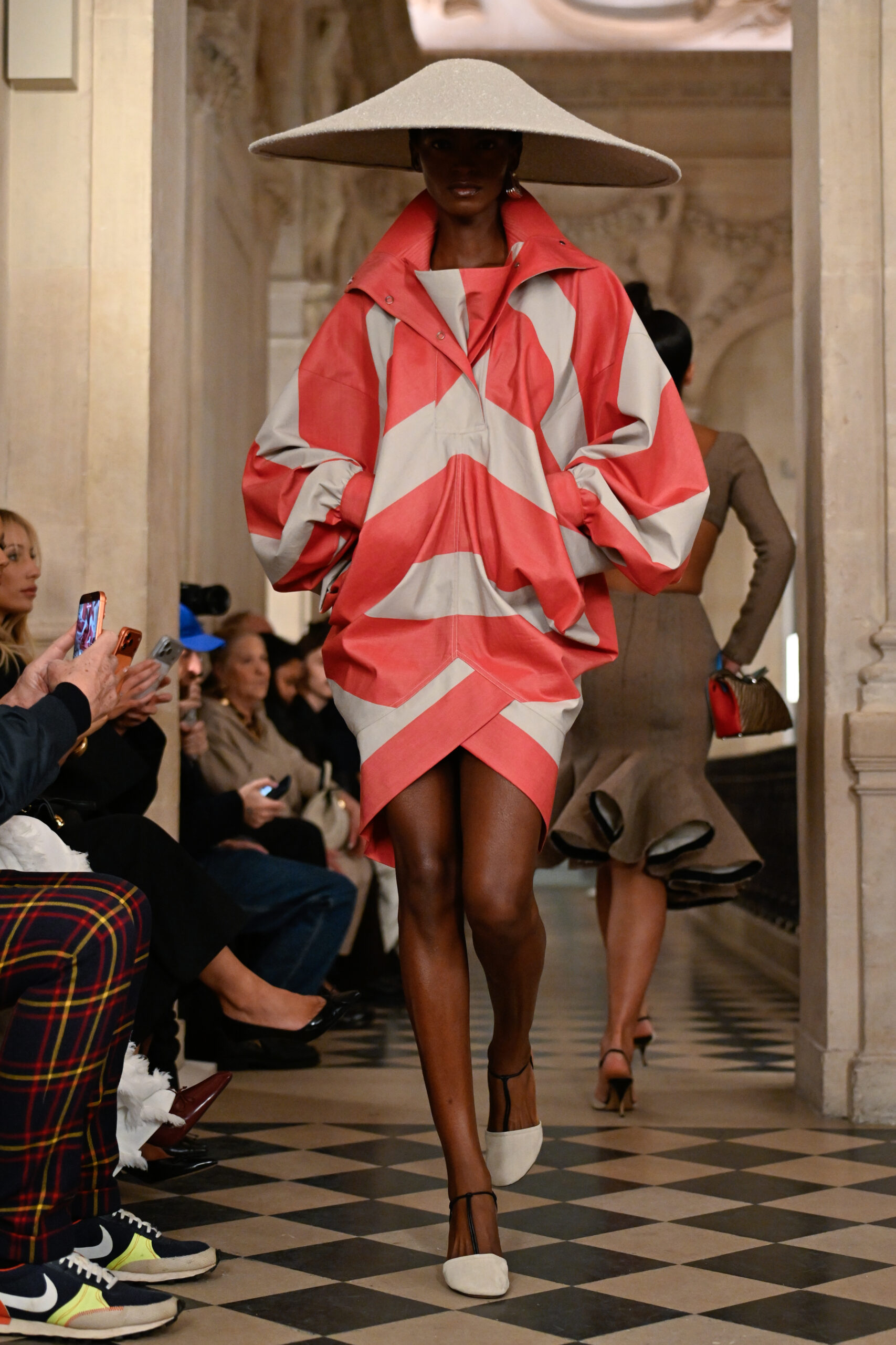 T-Bar shoes: Θα είναι τα παπούτσια της νέας σεζόν;-3