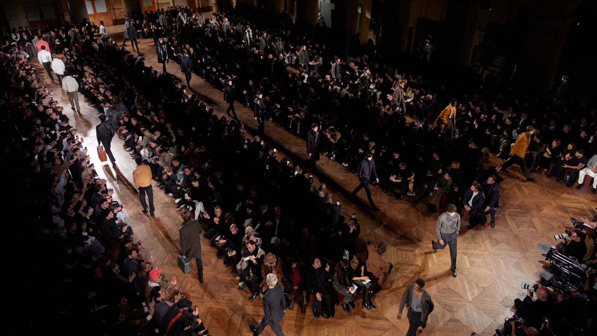 Η τελευταία συλλογή της Véronique Nichanian για τον οίκο Hermès κλείνει έναν κύκλο στην ιστορία της μόδας-7