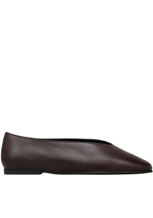 Τα granny shoes είναι η τάση του 2026-4