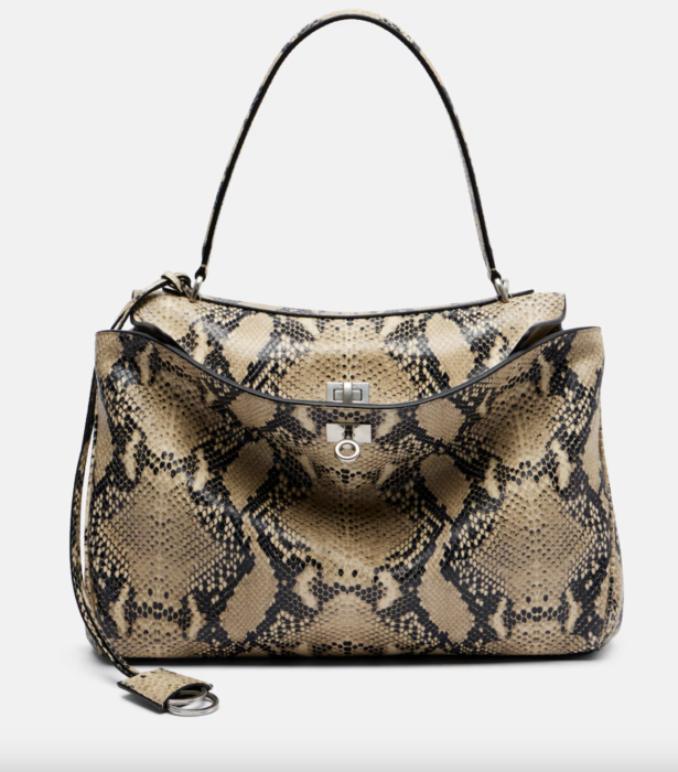 Η τσάντα που θα κάνει upgrade σε κάθε χειμερινό look-1