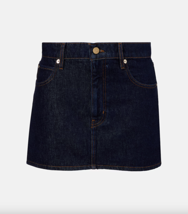 H iconic μίνι φούστα των 90s επιστρέφει και είναι η απόλυτη τάση-1