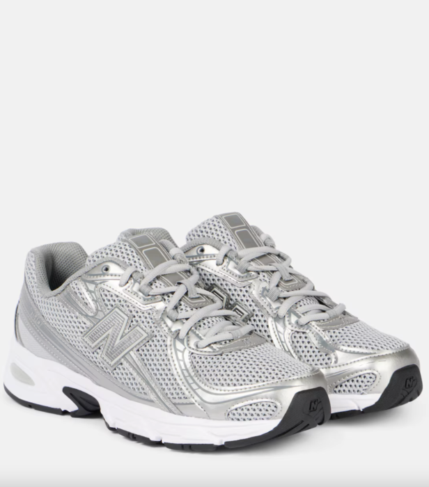 Γκρι sneakers: Τα παπούτσια των everyday looks-3