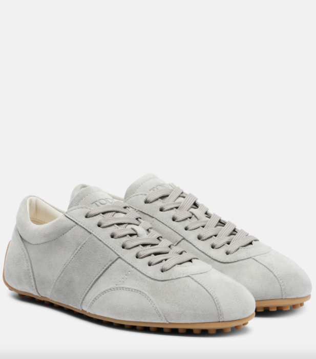 Γκρι sneakers: Τα παπούτσια των everyday looks-4