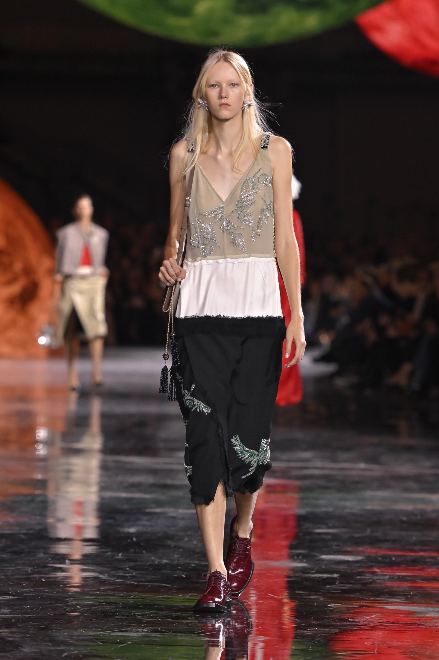 Κόκκινα παπούτσια: 5 look για να τα φορέσετε όπως στις πασαρέλες-3