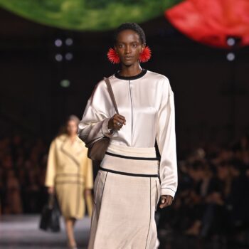 κόκκινα-παπούτσια-5-look-για-να-τα-φορέσετε-388592