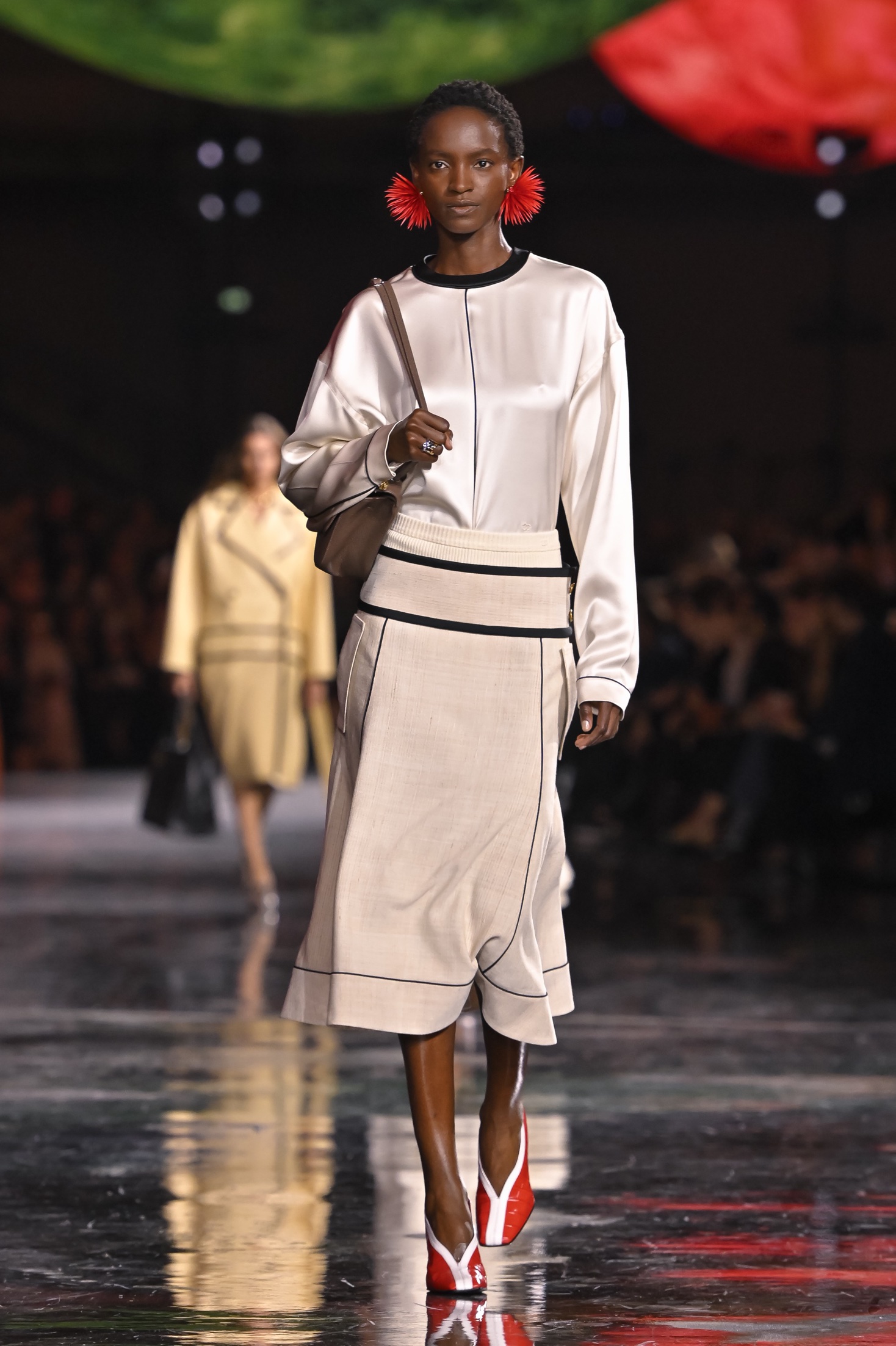 Κόκκινα παπούτσια: 5 look για να τα φορέσετε όπως στις πασαρέλες-5