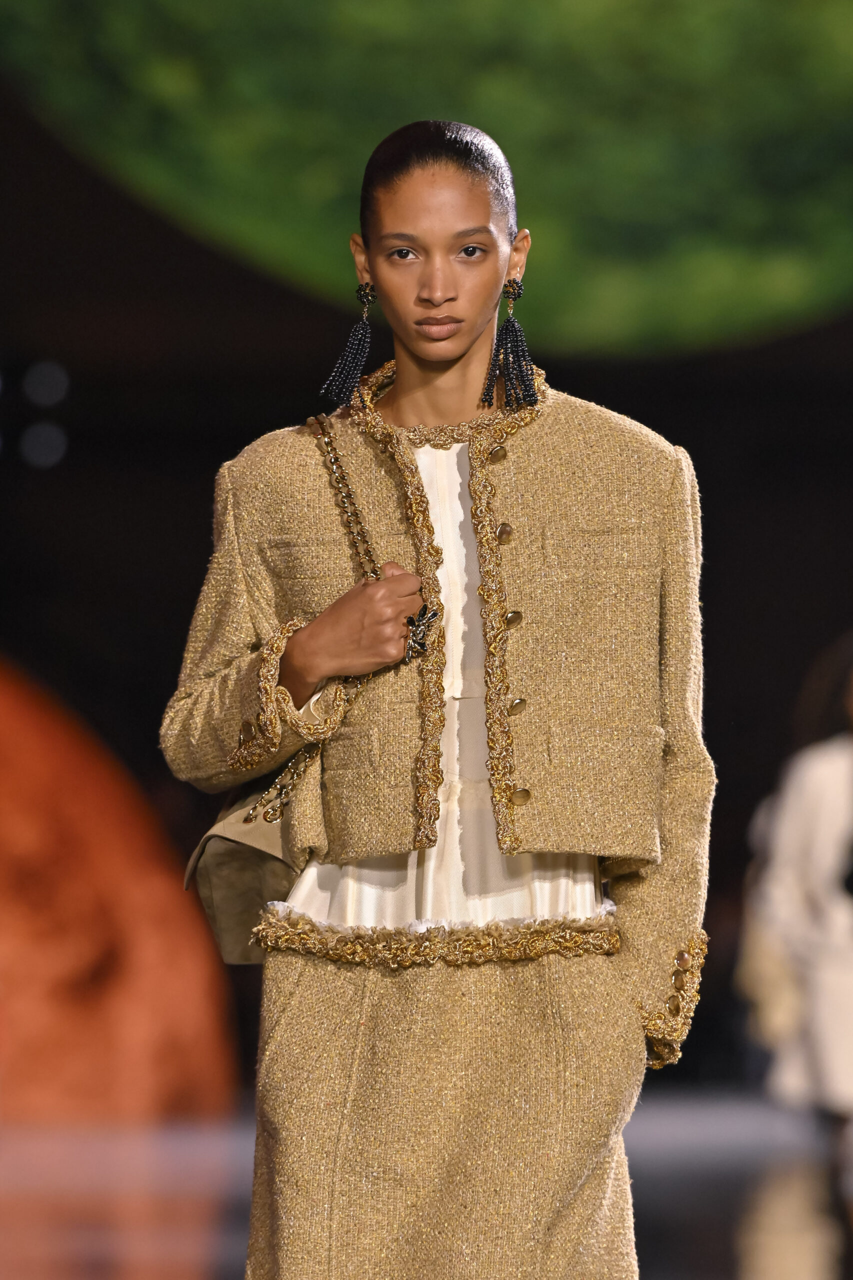 Tweed jacket: Το διαχρονικό κομμάτι φέτος είναι σούπερ τάση-1