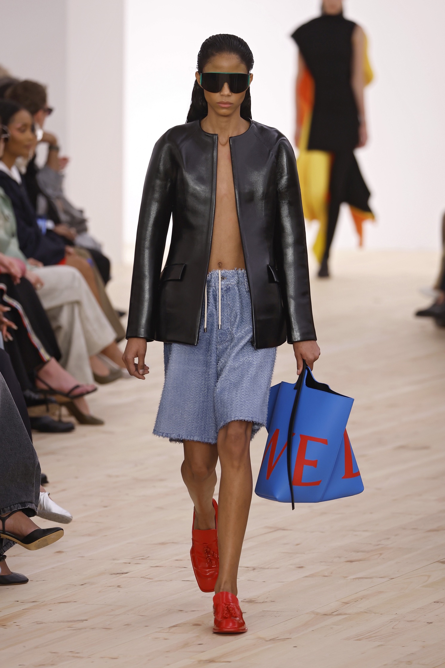 Κόκκινα παπούτσια: 5 look για να τα φορέσετε όπως στις πασαρέλες-2