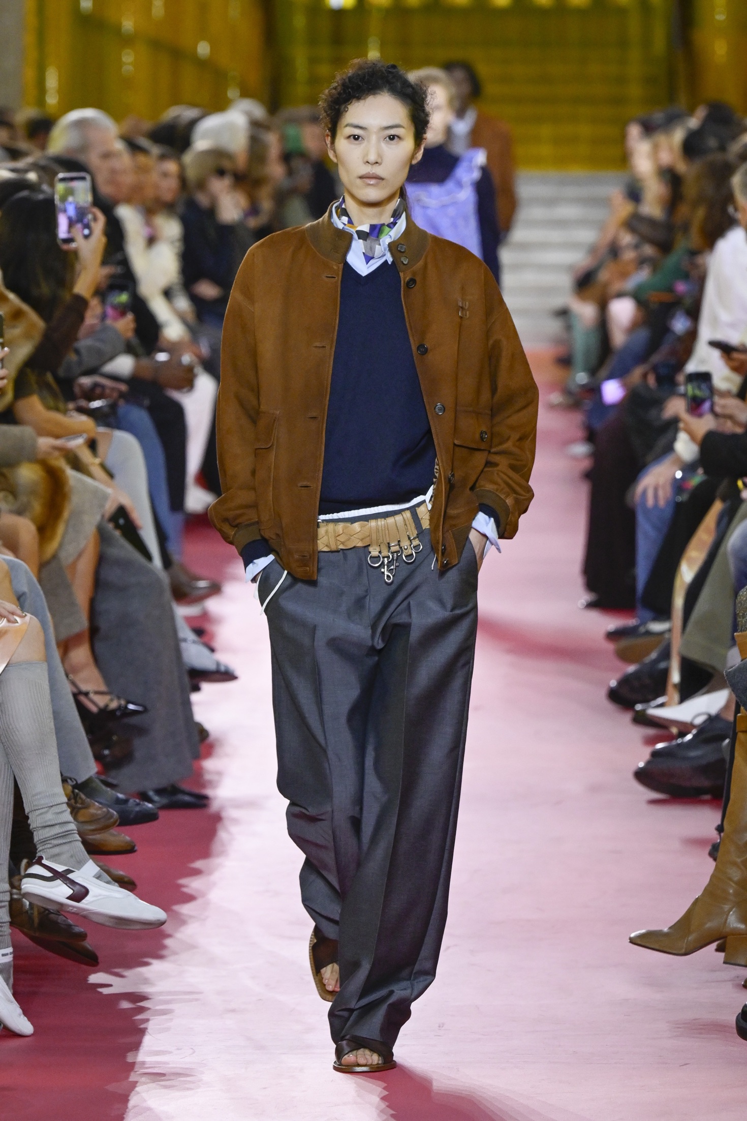 Γκρι και navy blue: Ο συνδυασμός για να ανανεώσετε το χειμερινό στιλ σας-1