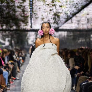 dior-haute-couture-ss26-ο-jonathan-anderson-ξαναγράφει-τους-κανόνες-της-389005