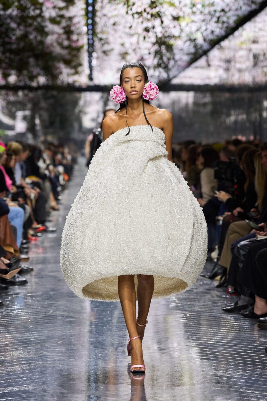 dior-haute-couture-ss26-ο-jonathan-anderson-ξαναγράφει-τους-κανόνες-της-389005
