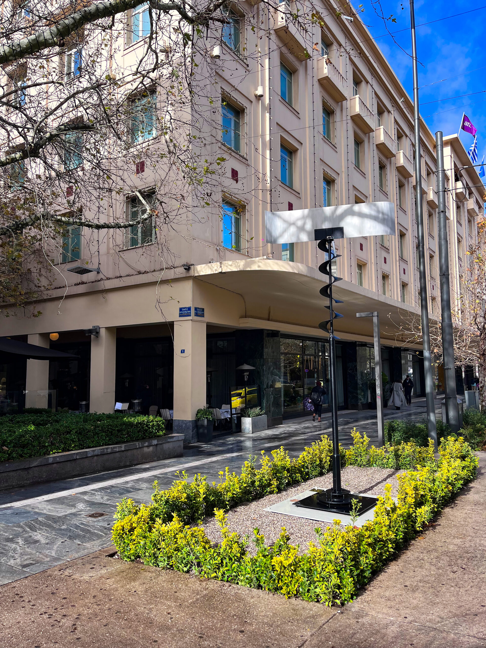 Η πόλη της Αθήνας γνωρίζει (ξανά) τον Takis-1