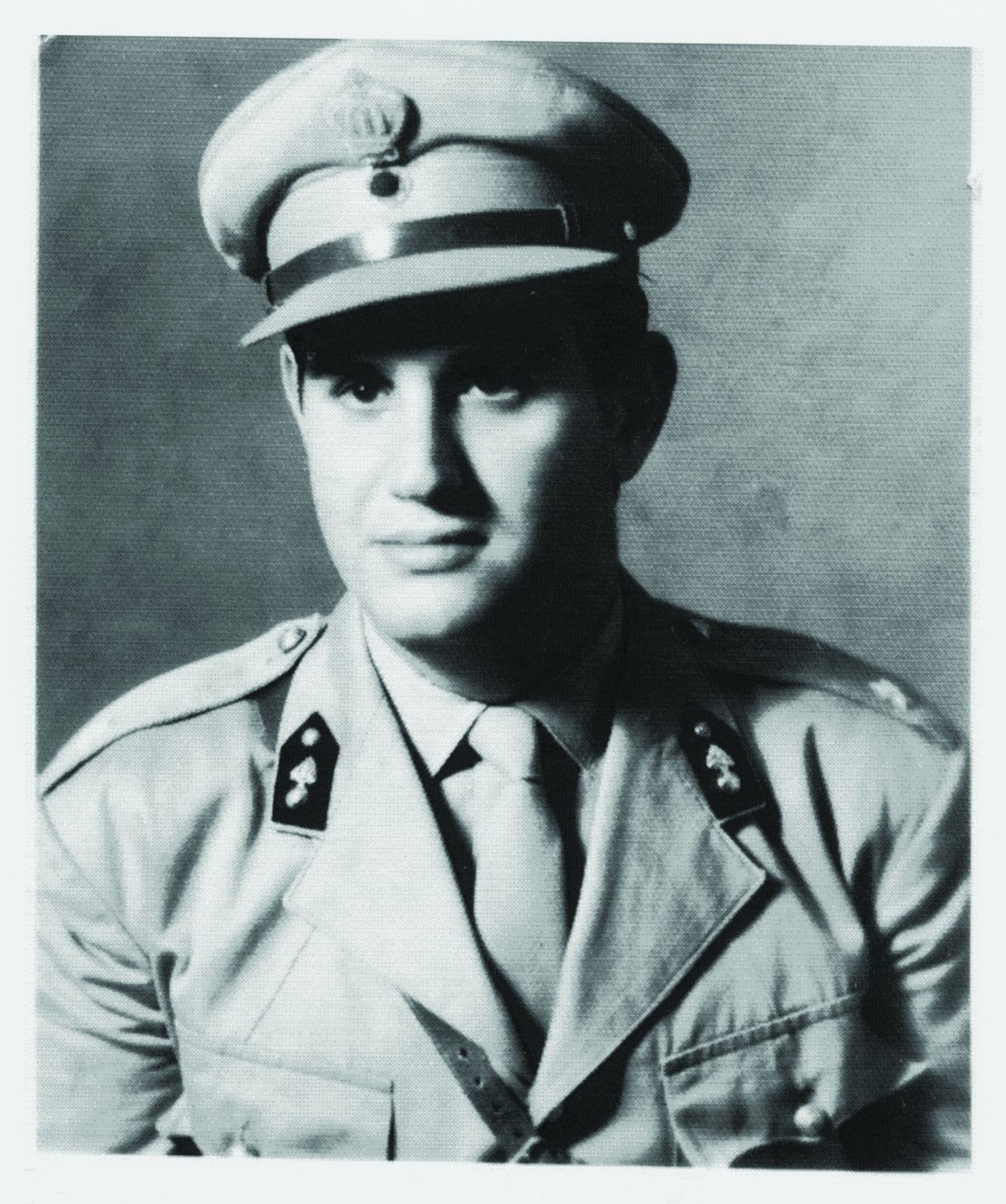 “Ένα Ρουμπίνι στο Μέρος της Καρδιάς”: Τα 60 χρόνια του Κώστα Καίσαρη στο κόσμημα σε μια πολυτελή έκδοση-1