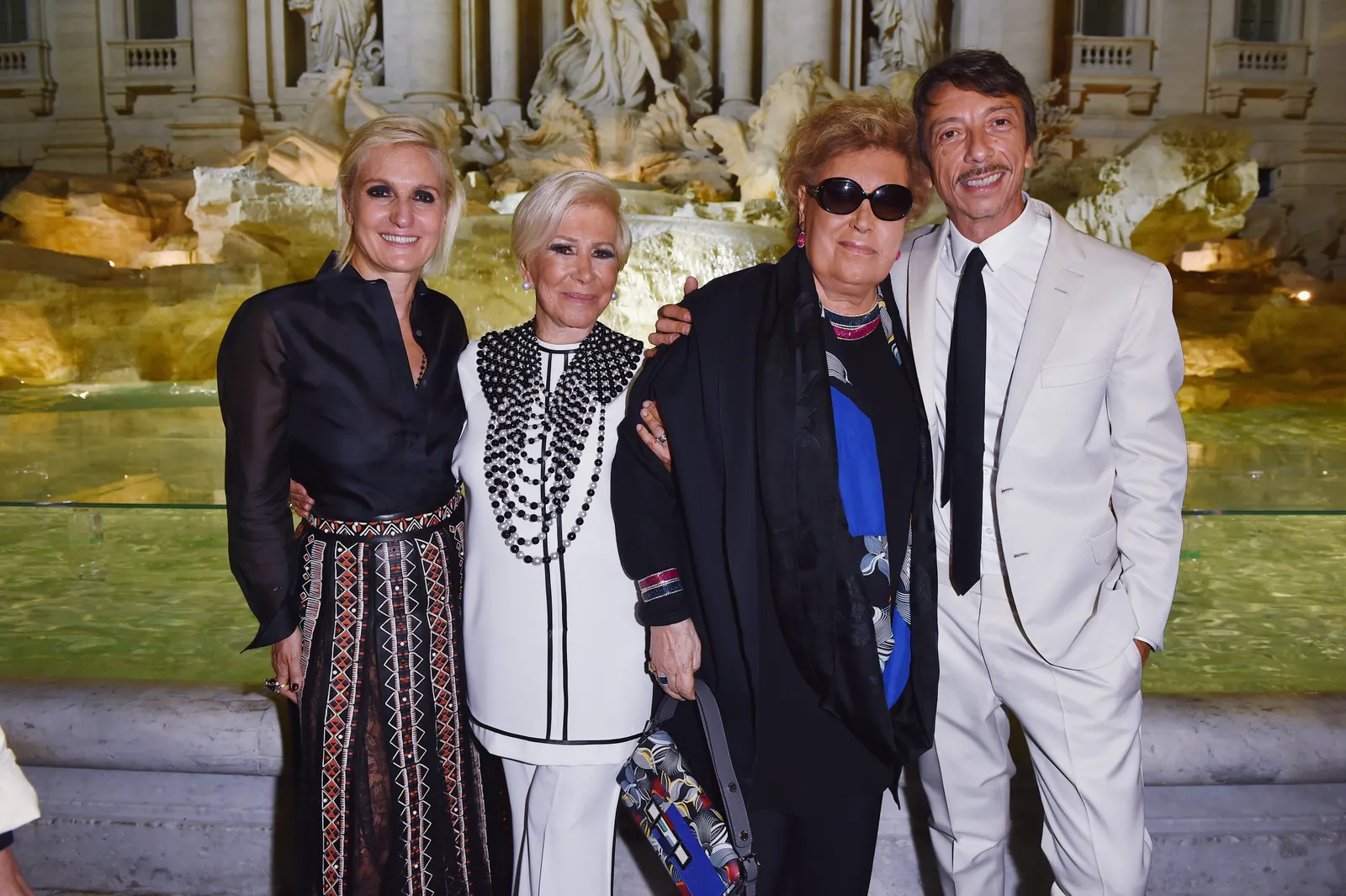 Θηλυκότητα, Λειτουργικότητα, Αισθησιασμός: Η Maria Grazia Chiuri επιστρέφει στον οίκο Fendi-3