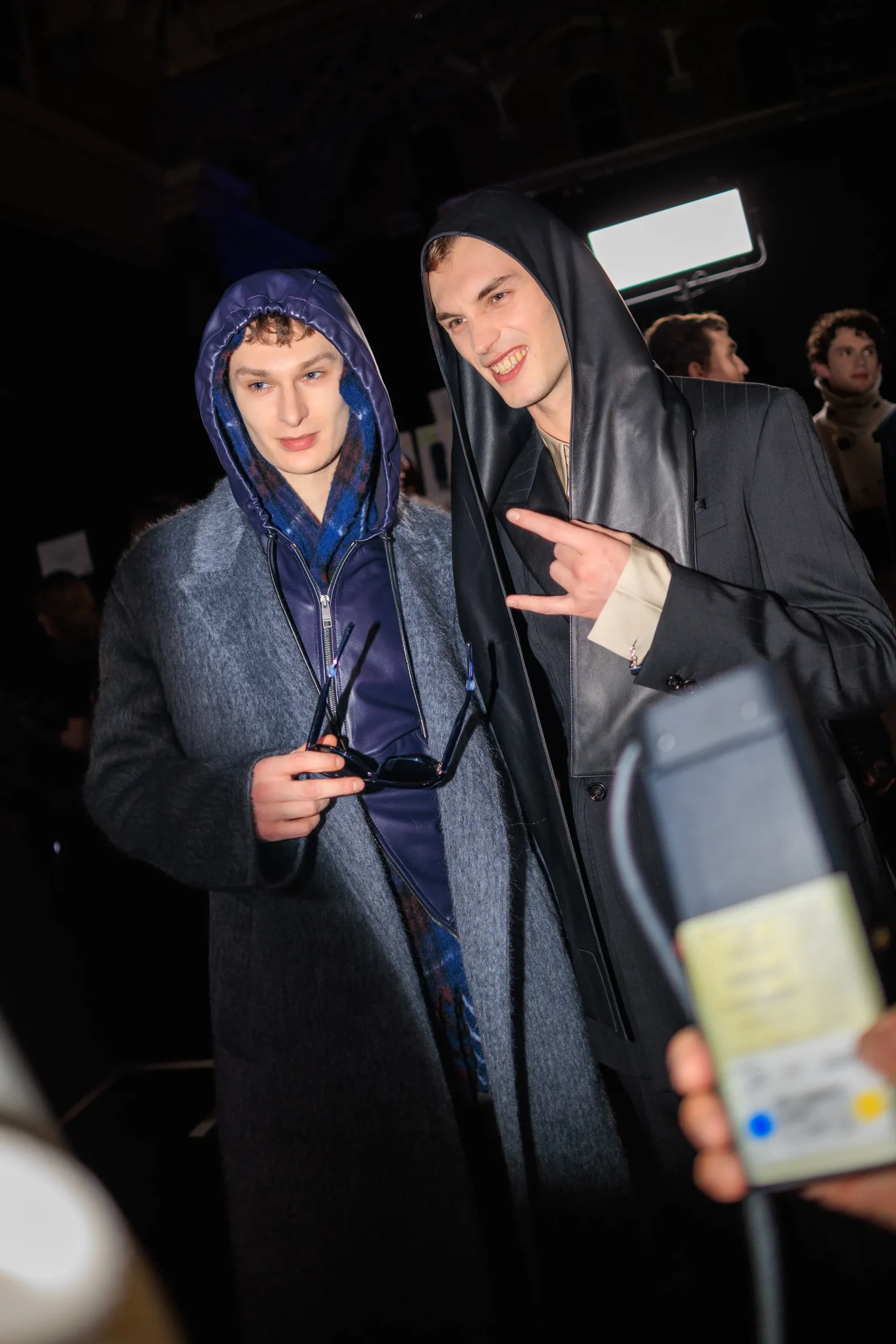 Οι καλύτερες backstage στιγμές από την Εβδομάδας Μόδας του Λονδίνου για το Φθινόπωρο 2026-1