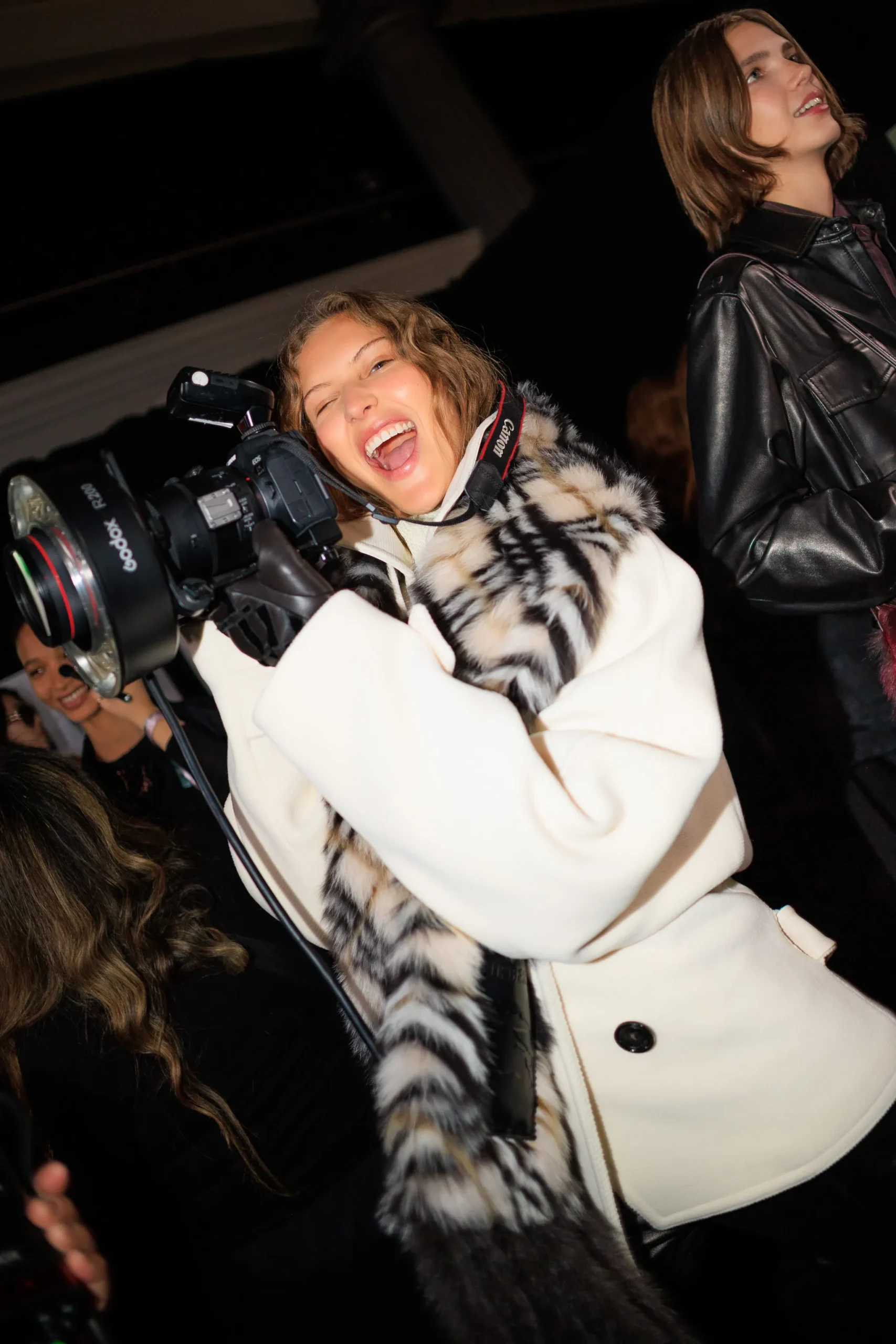 Οι καλύτερες backstage στιγμές από την Εβδομάδας Μόδας του Λονδίνου για το Φθινόπωρο 2026-2