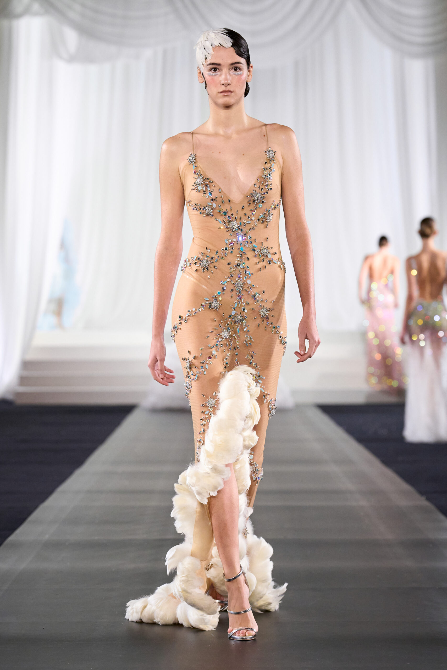 Η Celia Kritharioti στο κλαμπ της haute couture-20