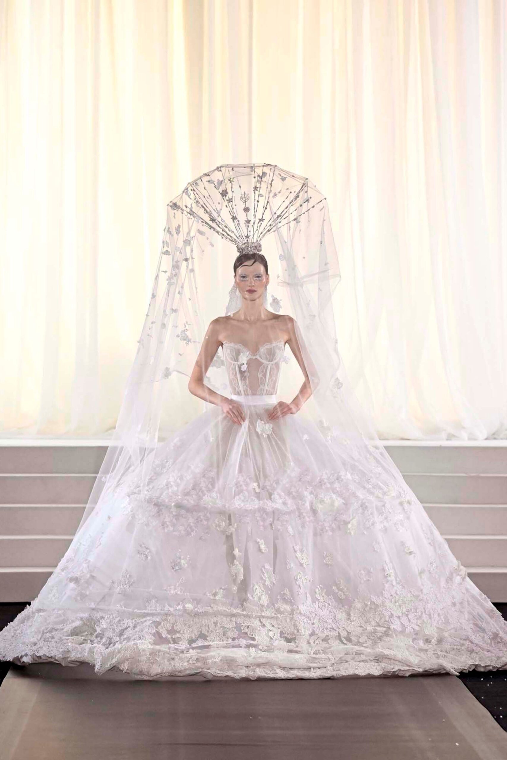 Η Celia Kritharioti στο κλαμπ της haute couture-6