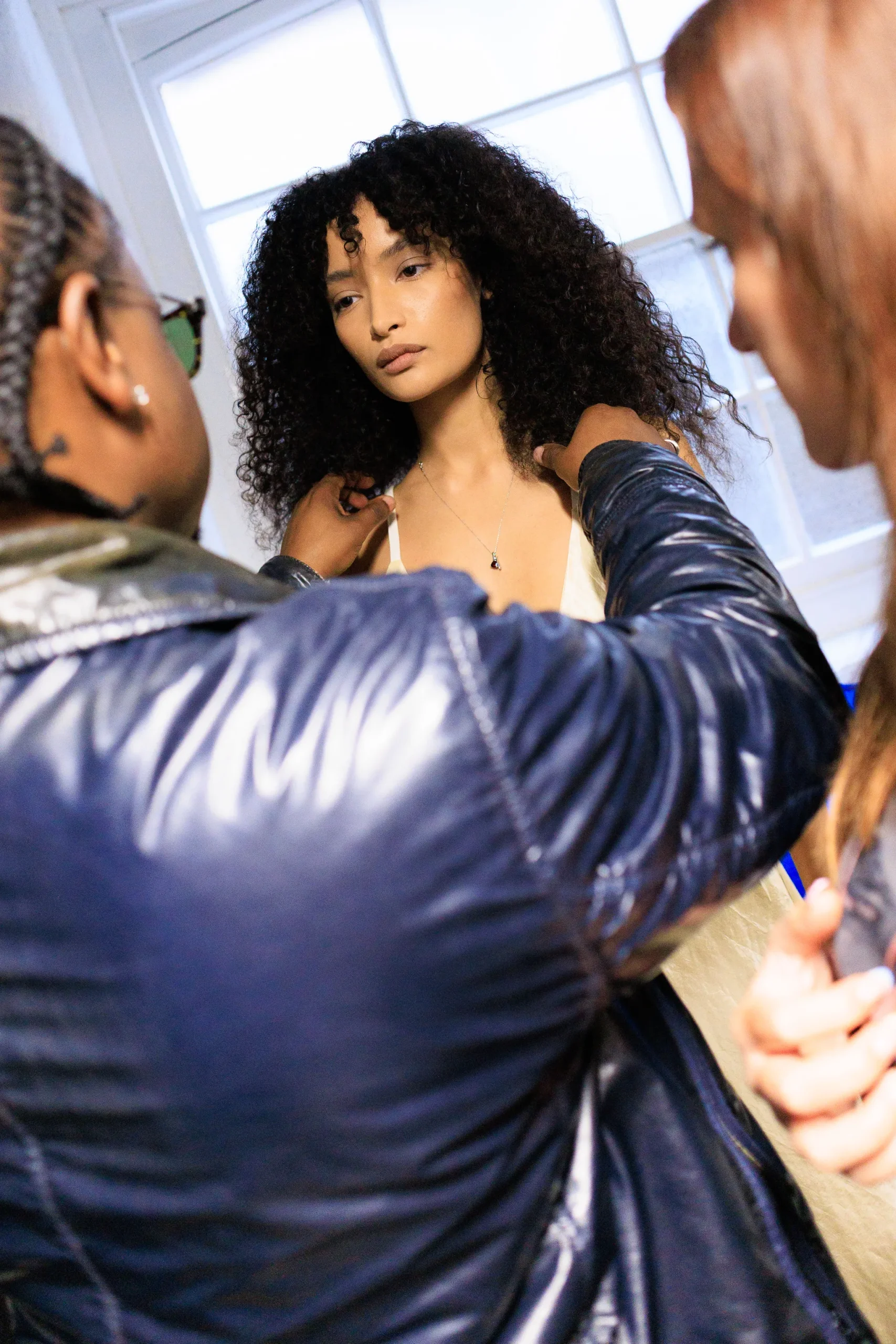 Οι καλύτερες backstage στιγμές από την Εβδομάδας Μόδας του Λονδίνου για το Φθινόπωρο 2026-37