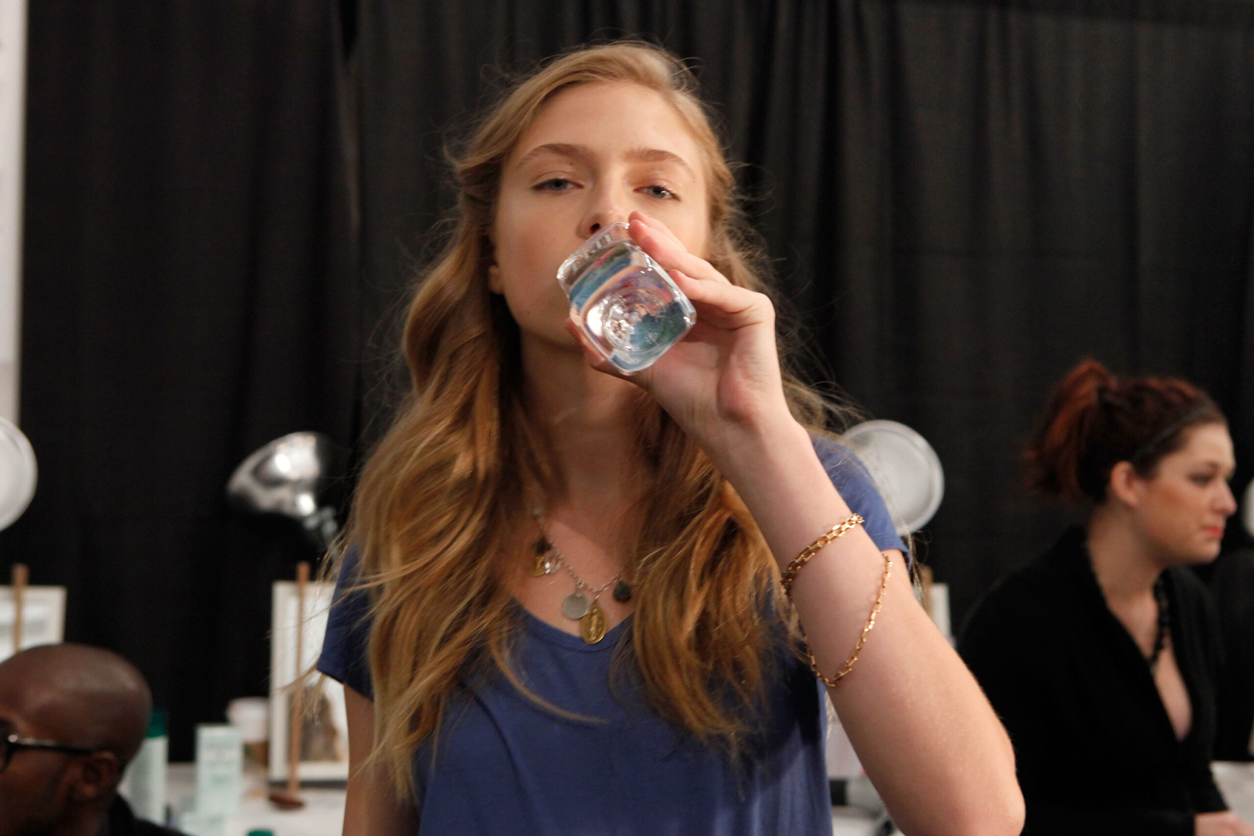 5 λόγοι που πρέπει να πίνουμε ζεστό νερό-1