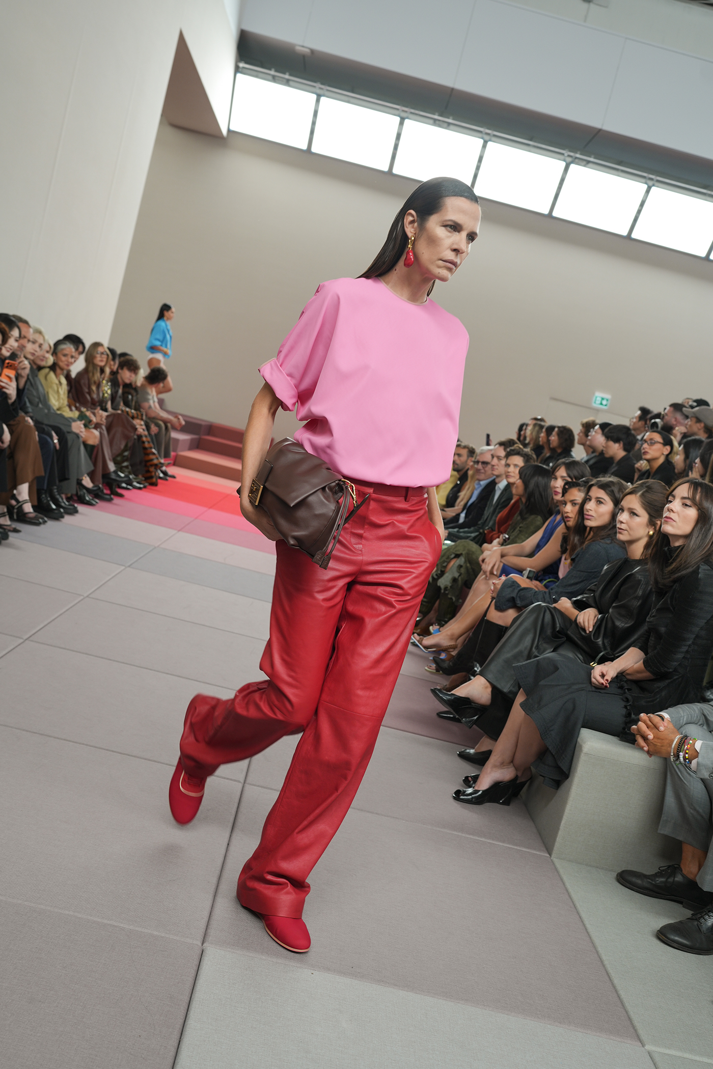 Το color-blocking είναι ξανά εδώ για την άνοιξη 2026 και αλλάζει το στυλ μας-1