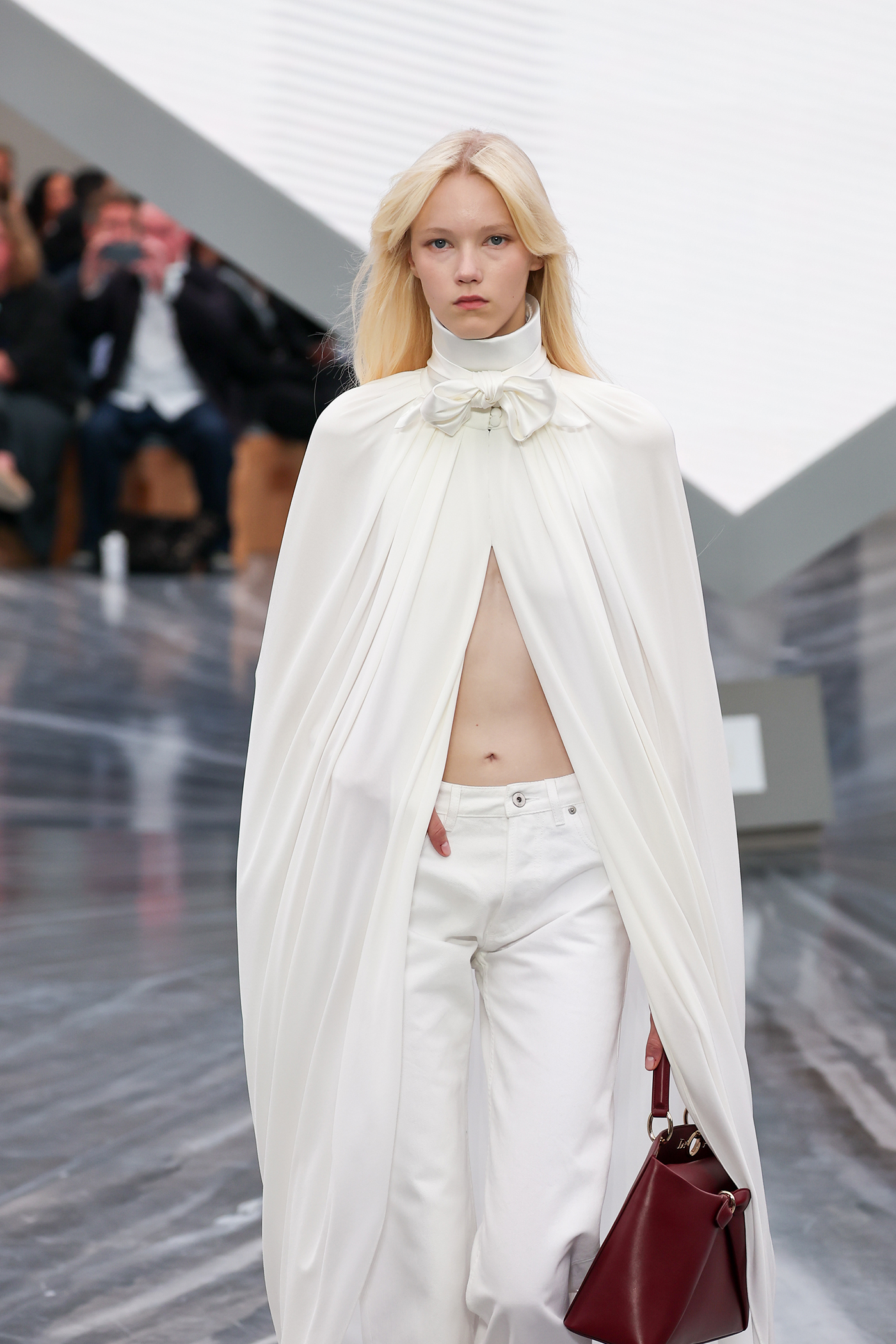 Η Vogue αποκωδικοποιεί τις 9 τάσεις-κλειδιά της άνοιξης 2026-7