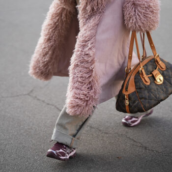 τα-sneakers-της-άνοιξης-είναι-ροζ-και-καφέ-390877