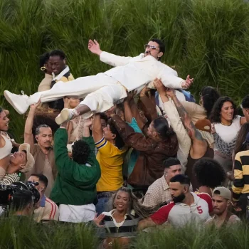 η-ιστορία-πίσω-από-το-κοστούμι-zara-του-bad-bunny-σ-390390