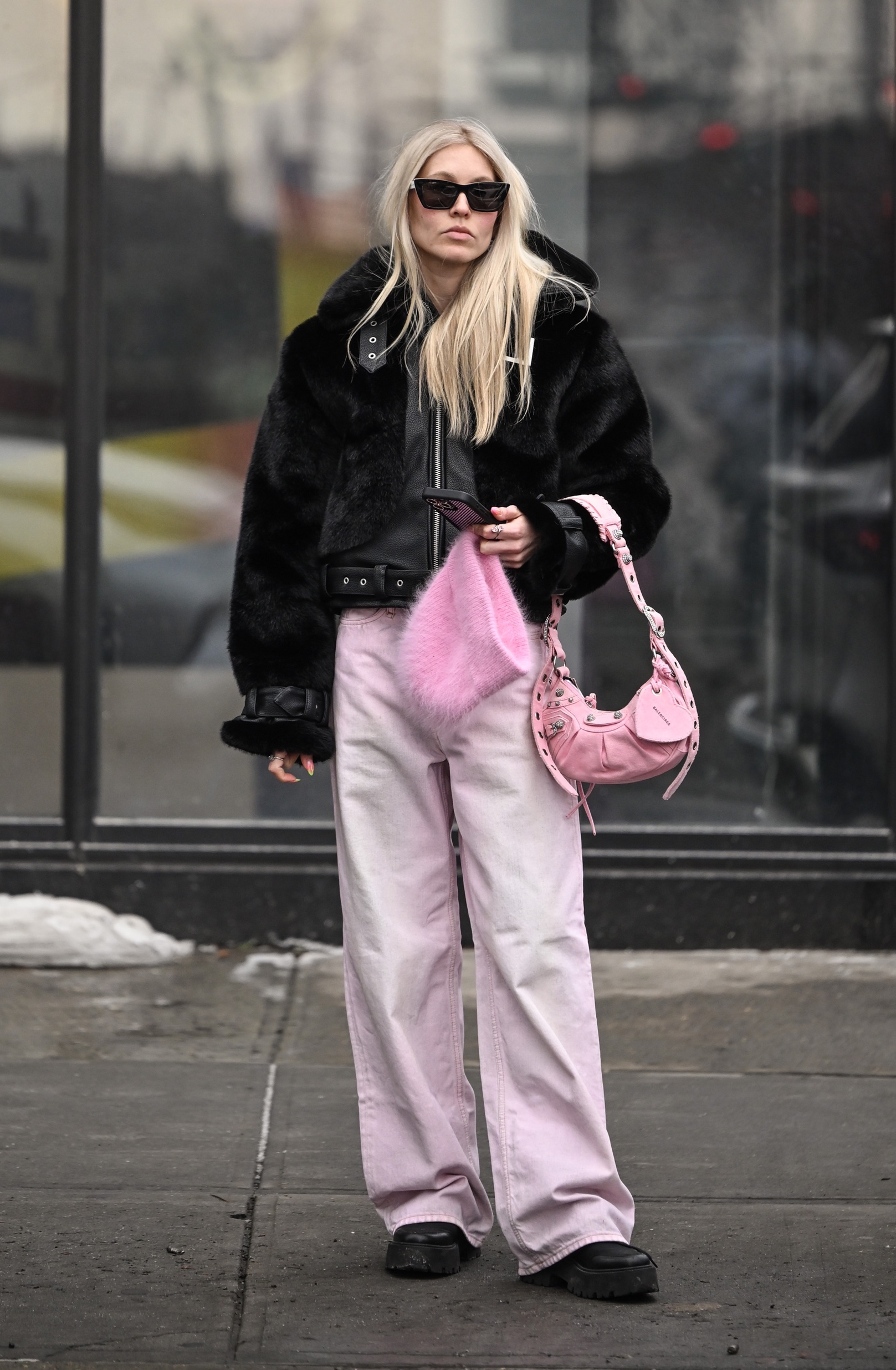 Denim trends: Τα χρώματα που πρέπει να έχετε εκτός από το μπλε-3