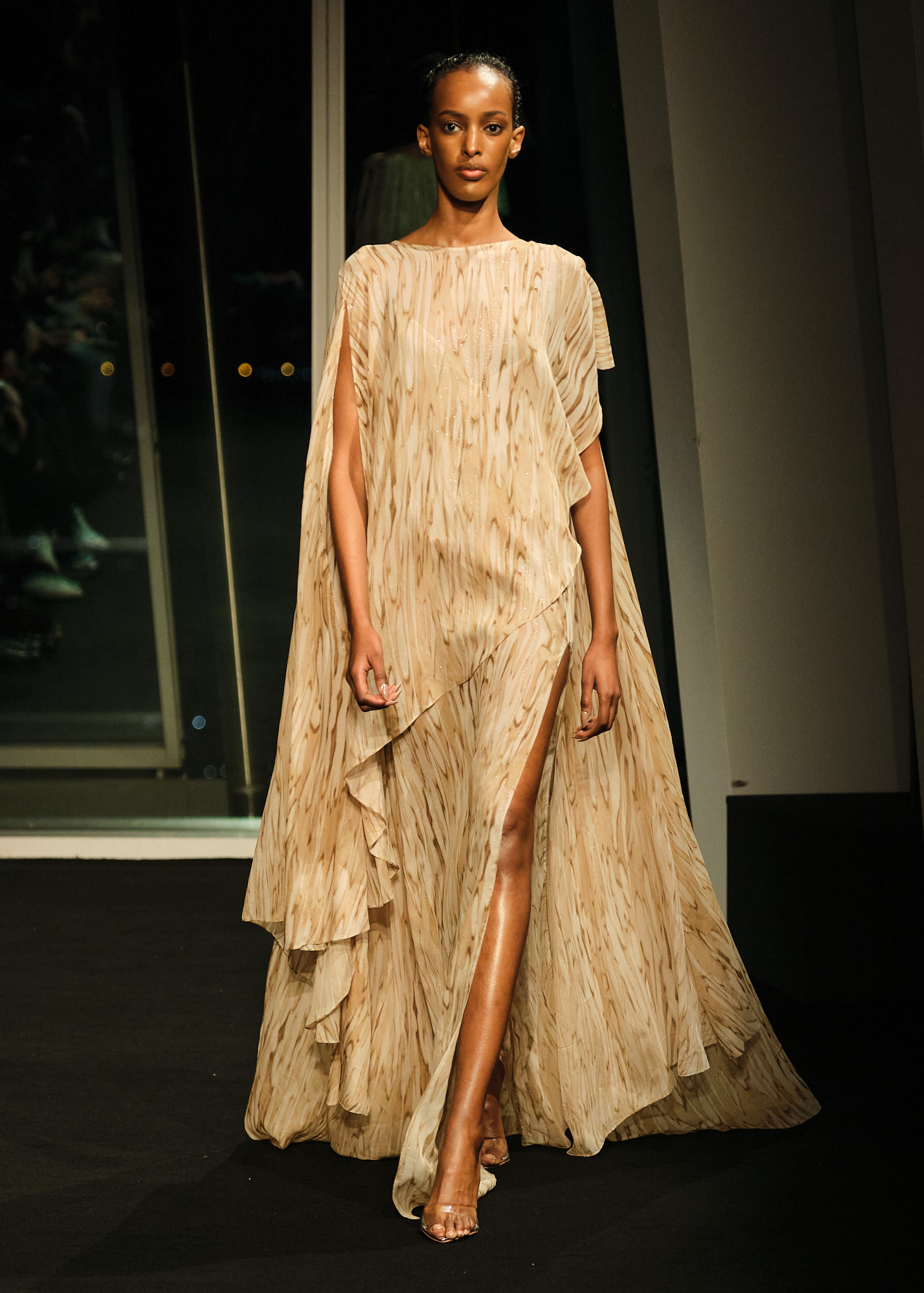 Julien Macdonald: Η επιστροφή του βασιλιά του Unapologetic Glamour πάνω από το skyline του Λονδίνου-7