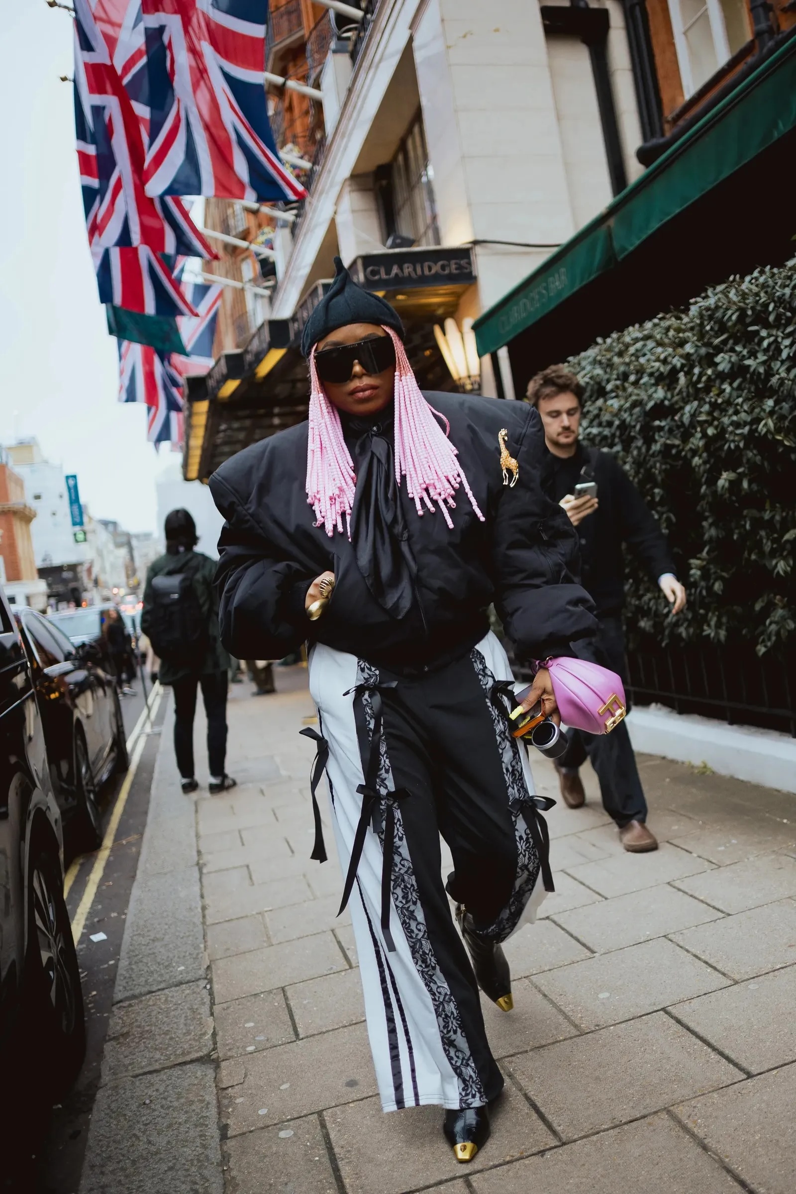 Όλα τα αξεσουάρ που φορούν τώρα στο Λονδίνο-1