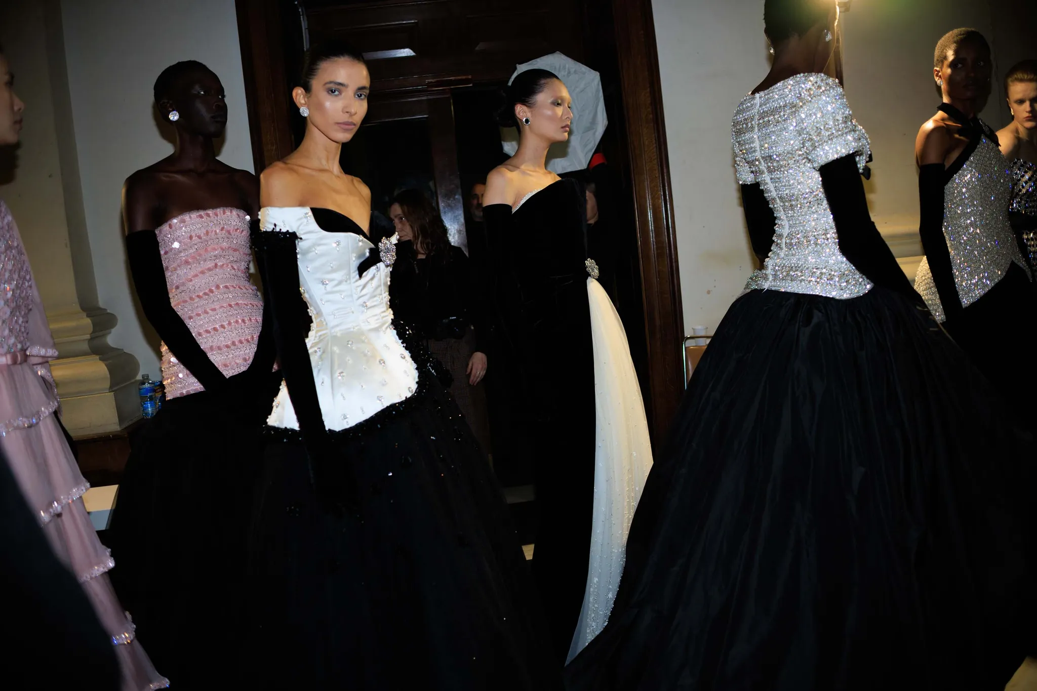 Οι καλύτερες backstage στιγμές από την Εβδομάδας Μόδας του Λονδίνου για το Φθινόπωρο 2026-16