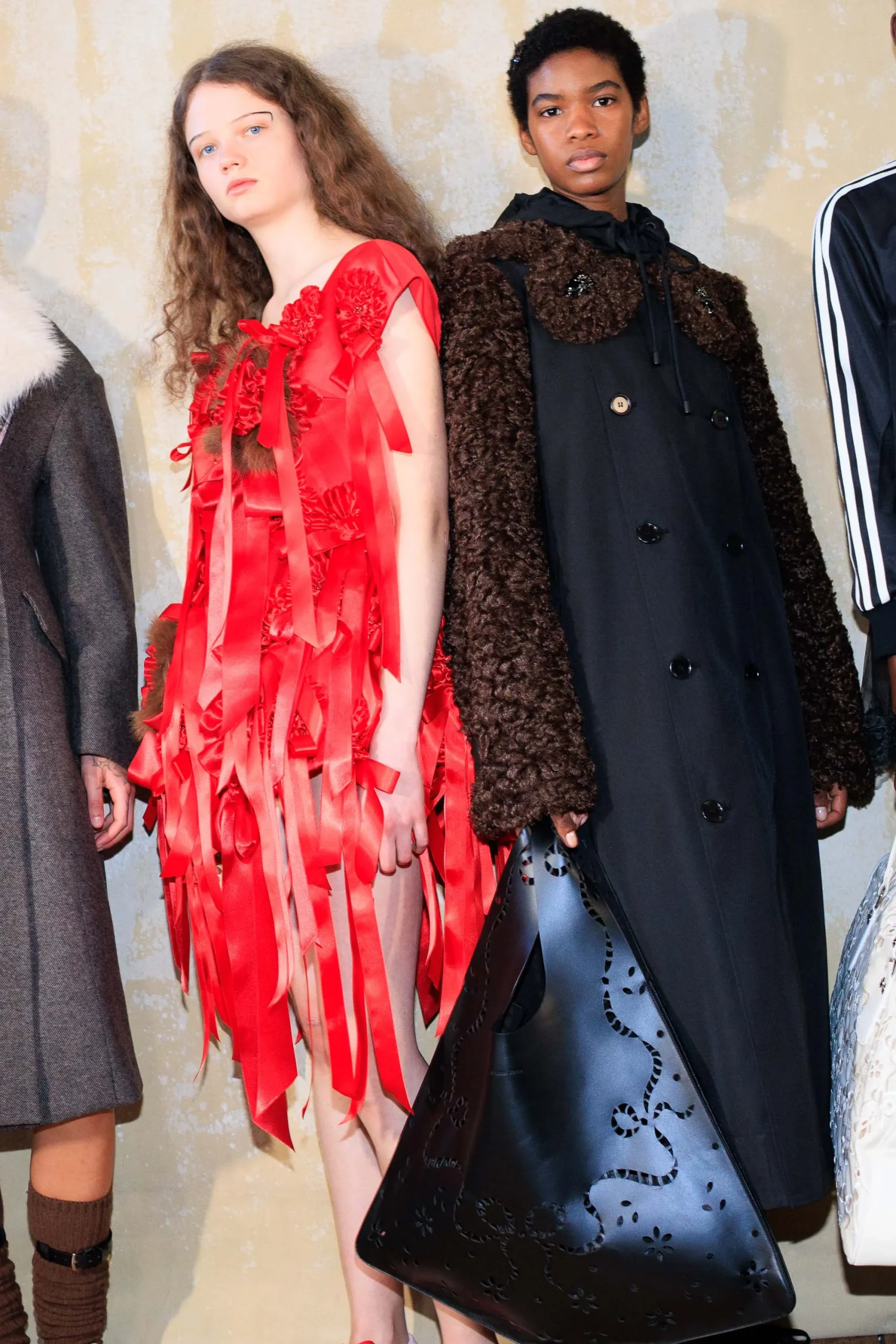 Οι καλύτερες backstage στιγμές από την Εβδομάδας Μόδας του Λονδίνου για το Φθινόπωρο 2026-25