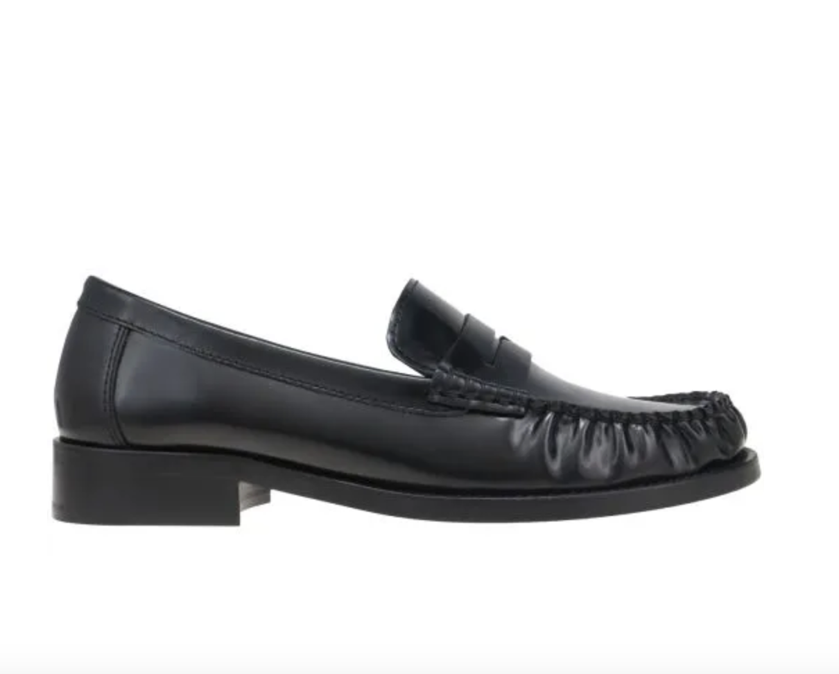 Τα loafers της Carolyn Bessette-Kennedy είναι το must-have και το 2026-4