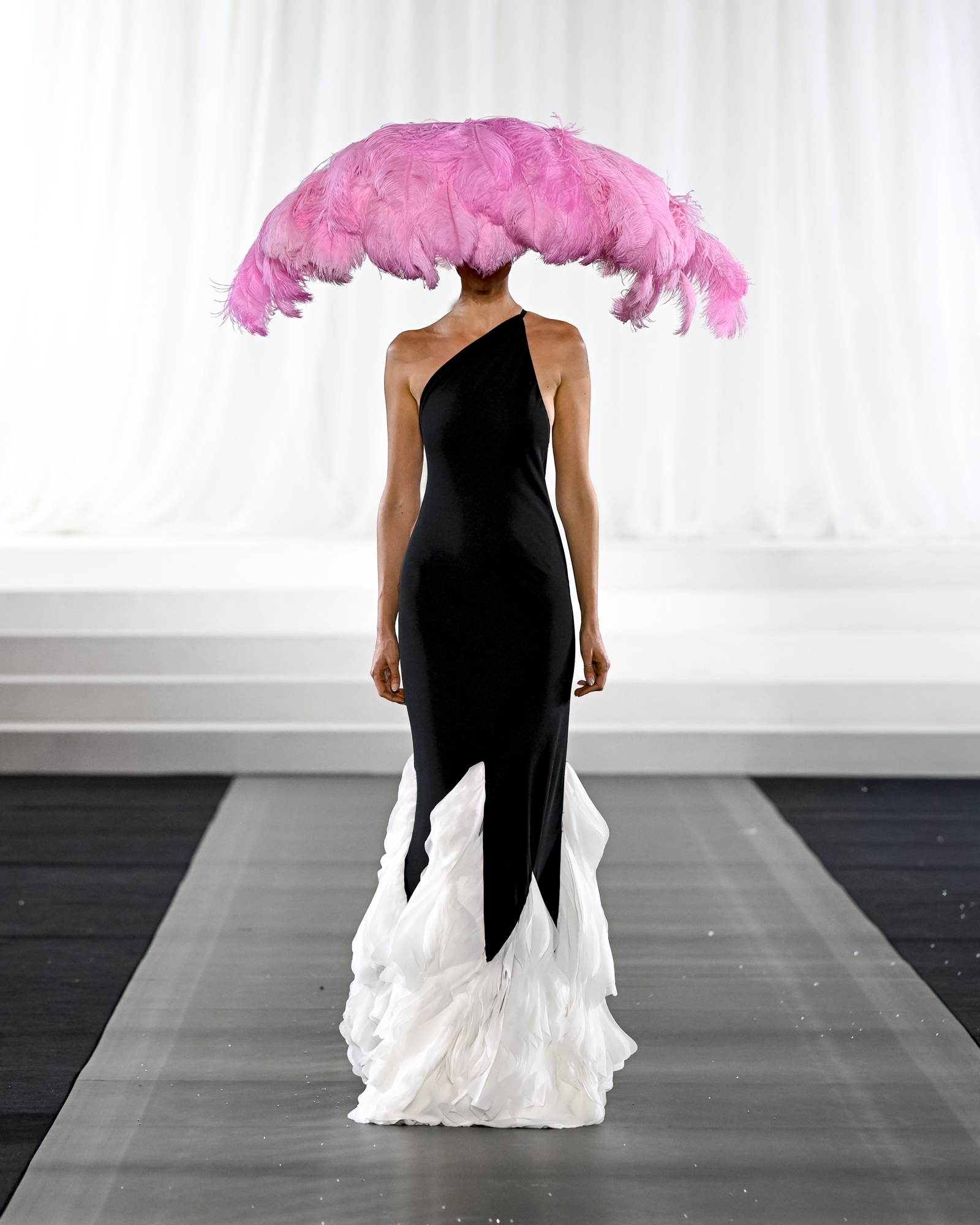 Η Celia Kritharioti στο κλαμπ της haute couture-4