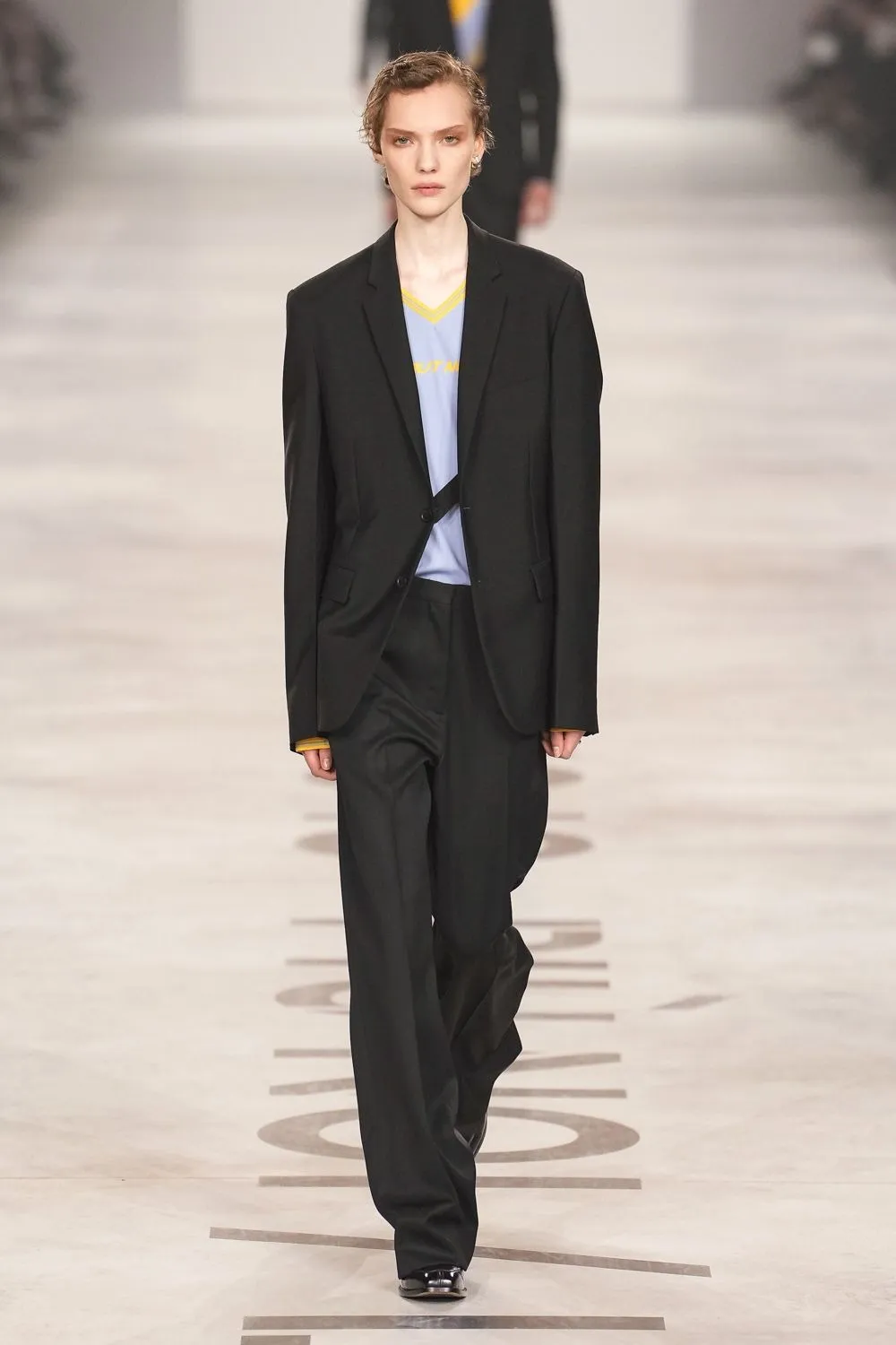 Στην πρώτη της συλλογή για τον οίκο Fendi η Maria Grazia Chiuri τοποθετεί τις τσάντες στο επίκεντρο-5