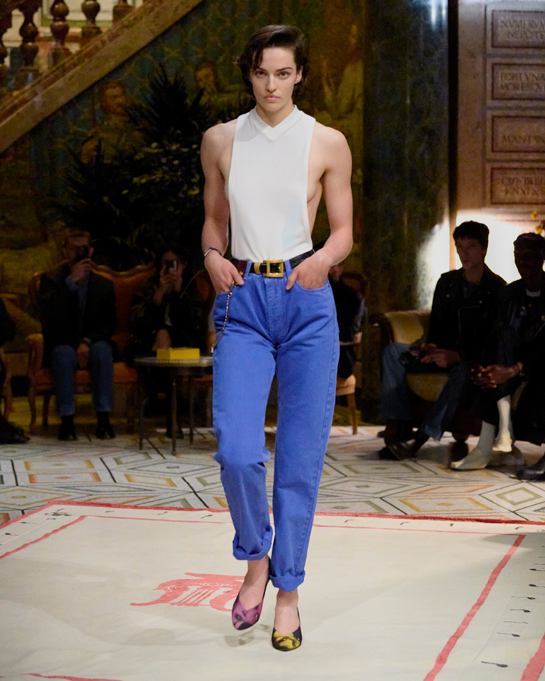 Denim trends: Τα χρώματα που πρέπει να έχετε εκτός από το μπλε-1