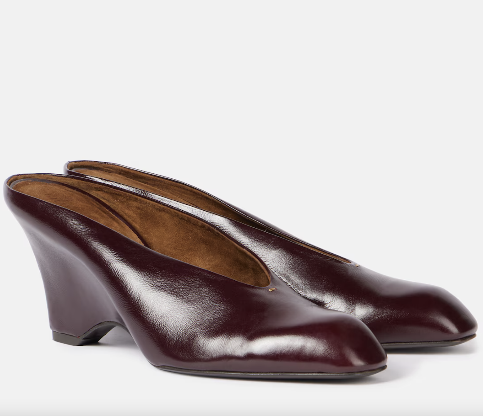 Wedge mules: Η τάση που μπαίνει στο ραντάρ την άνοιξη-2