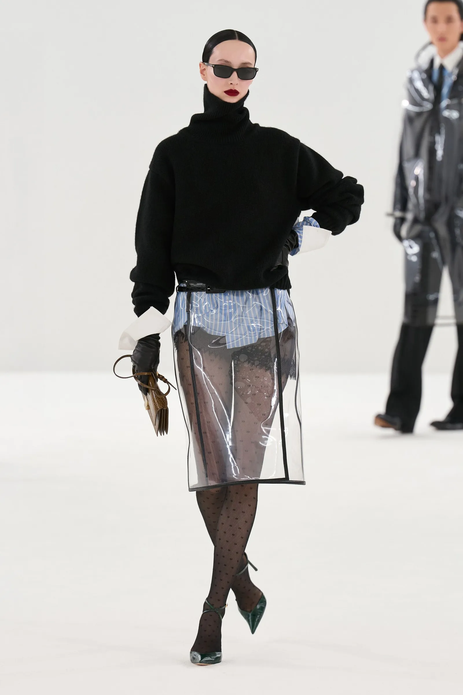 Ο Haider Ackermann εξερευνά την τέχνη της σαγήνης στην FW26/27 συλλογή για τον Tom Ford-1