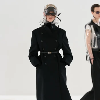 ο-haider-ackermann-εξερευνά-την-τέχνη-της-σαγήνης-στ-394122