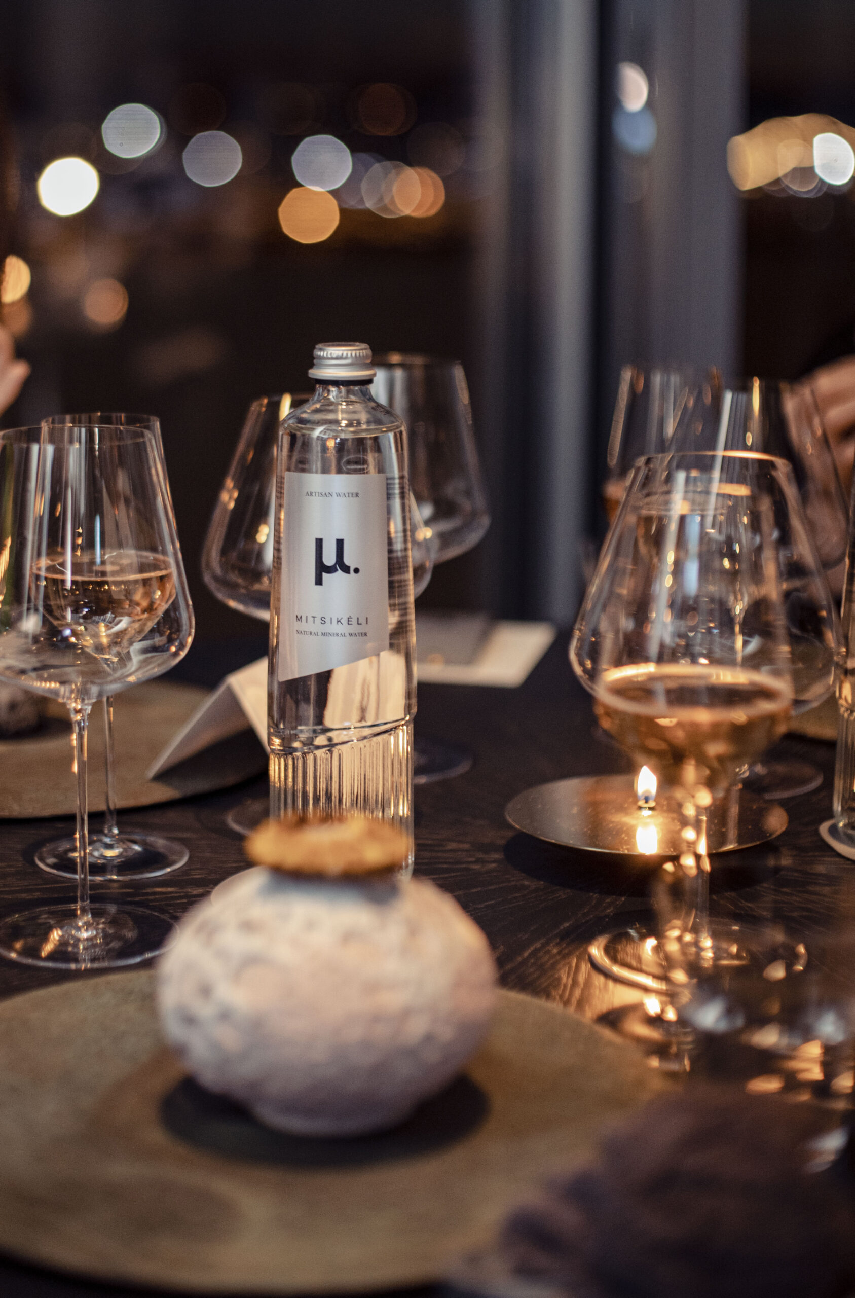 Athens Dines. μ. Elevates: Το φυσικό μεταλλικό νερό μ., γίνεται το perfect match για ένα chic dinner-3