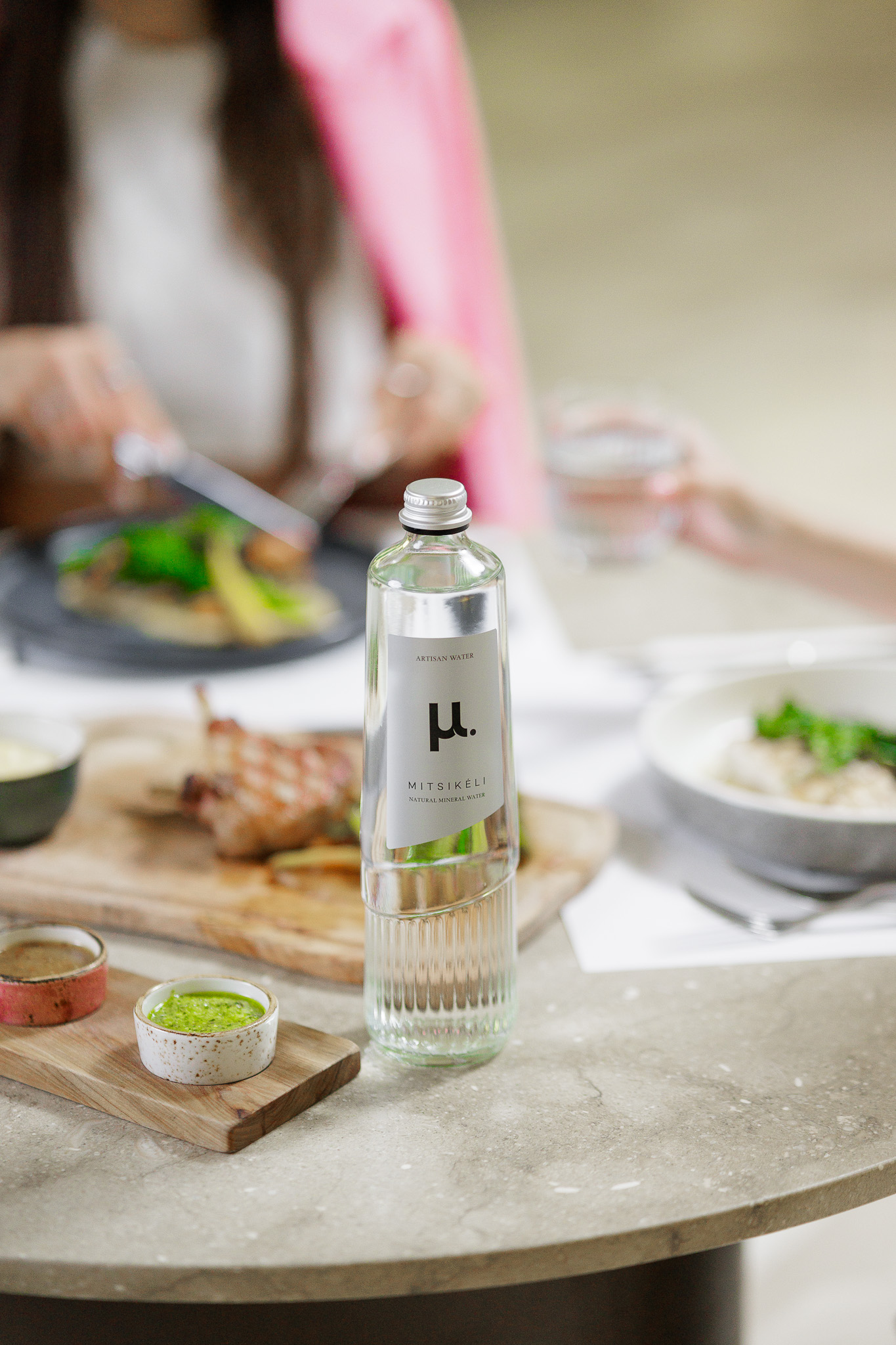 Athens Dines. μ. Elevates: Το φυσικό μεταλλικό νερό μ., γίνεται το perfect match για ένα chic dinner-1