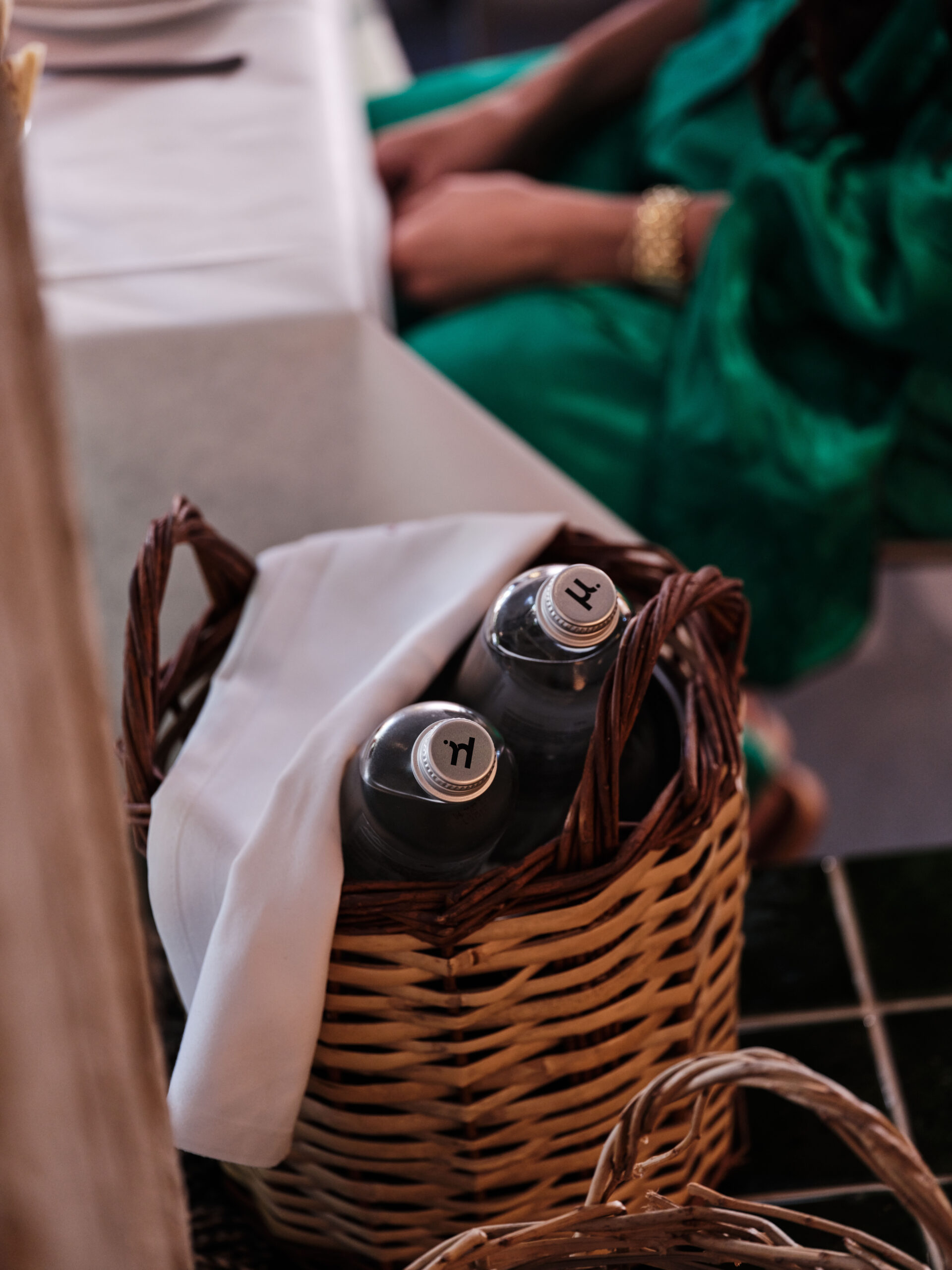 Athens Dines. μ. Elevates: Το φυσικό μεταλλικό νερό μ., γίνεται το perfect match για ένα chic dinner-2